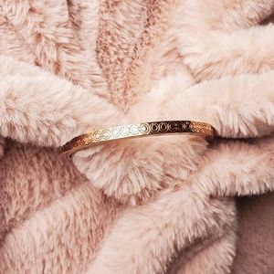 "🎉💄TAKE IT SALE💋🥂"Coach Monogram Bracelet